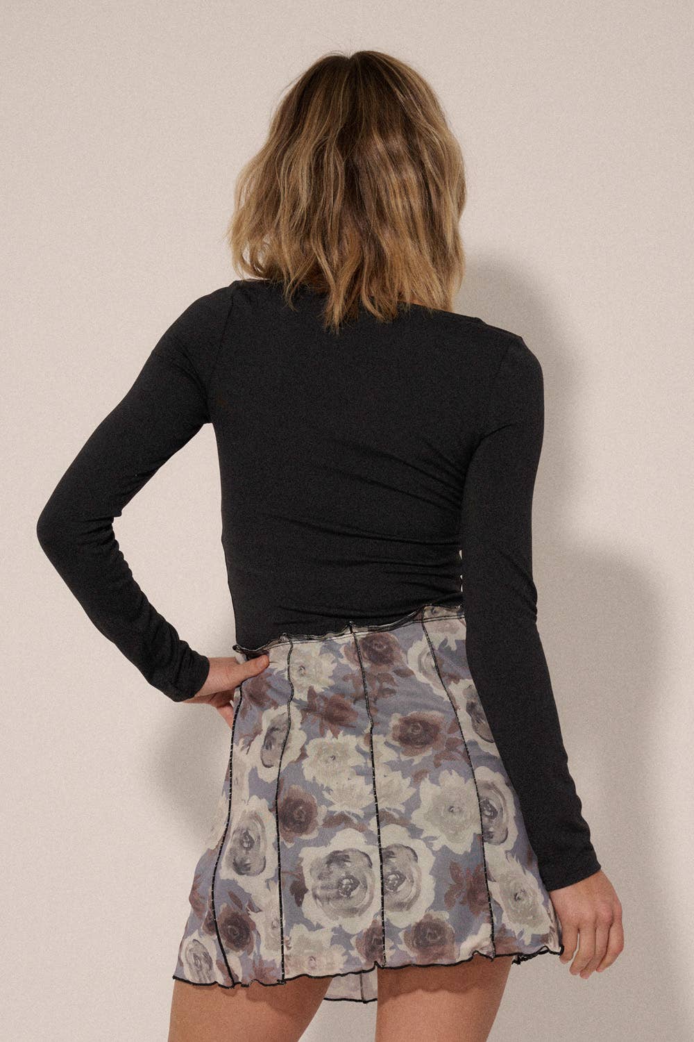 Lifted Fit Scoop Neck Long-Sleeve Knit Top