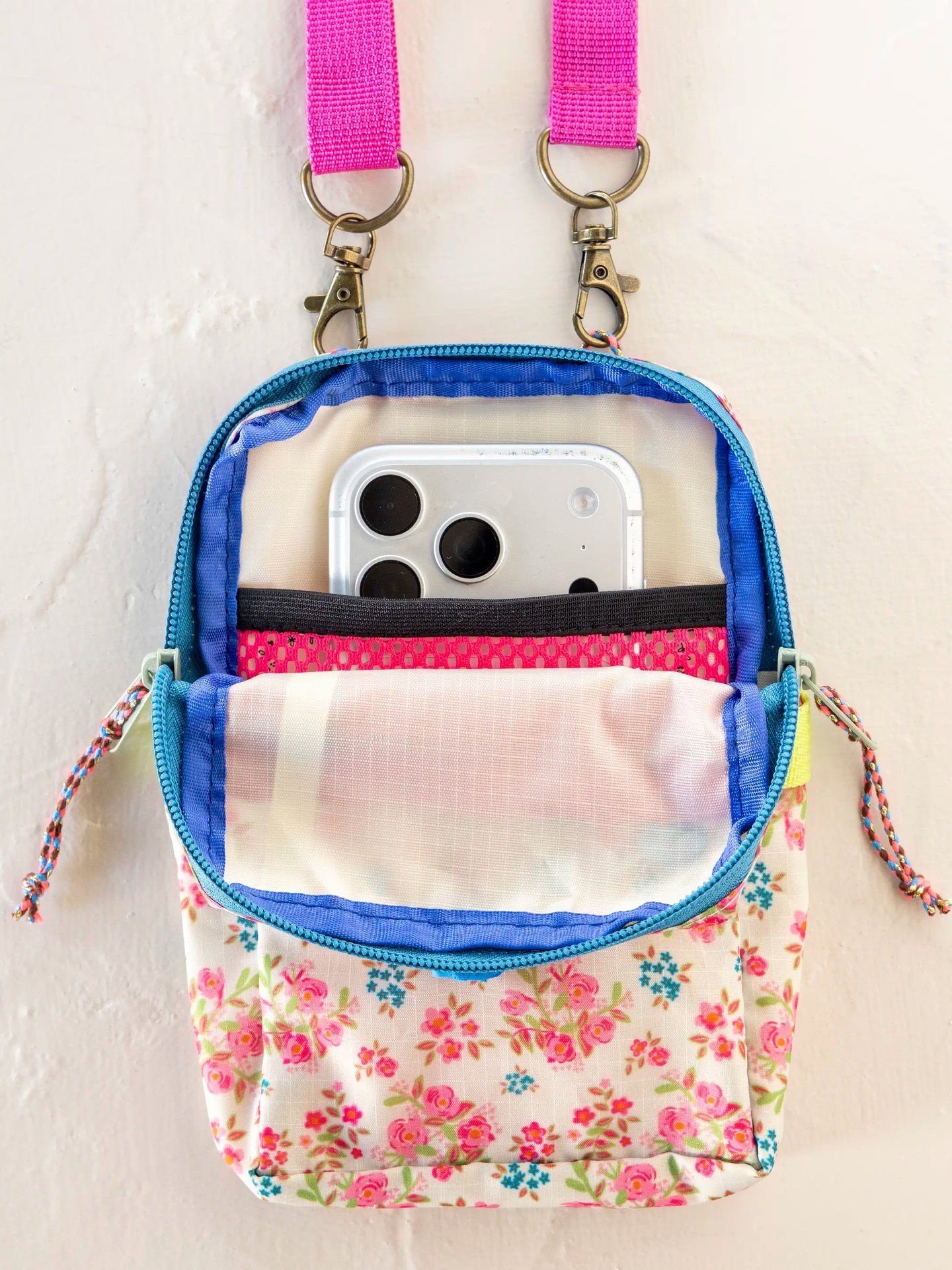 8 in 1 Pocket Crossbody | Floral Blooms