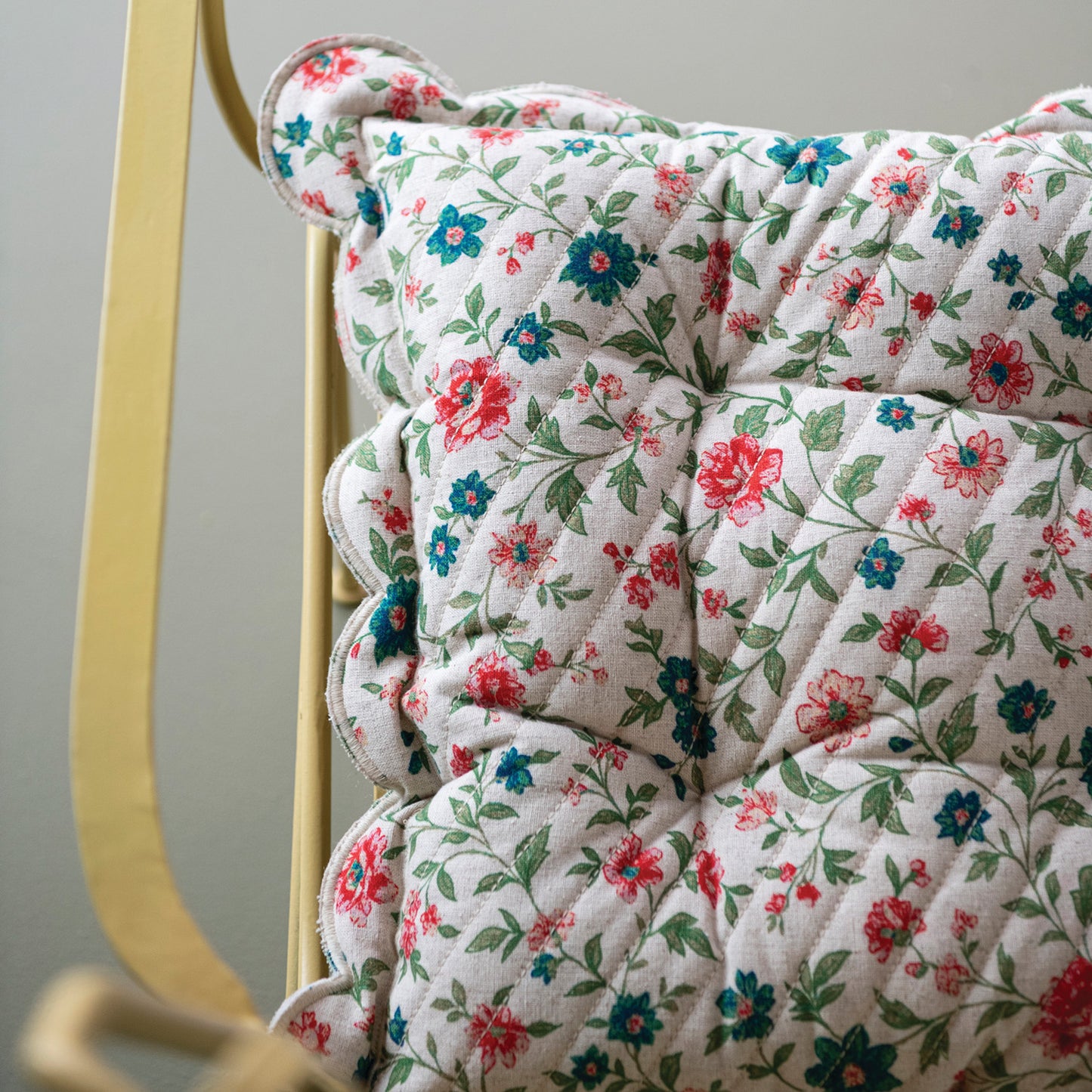 17" Square Cotton Printed Tufted Scalloped Chair Cushion